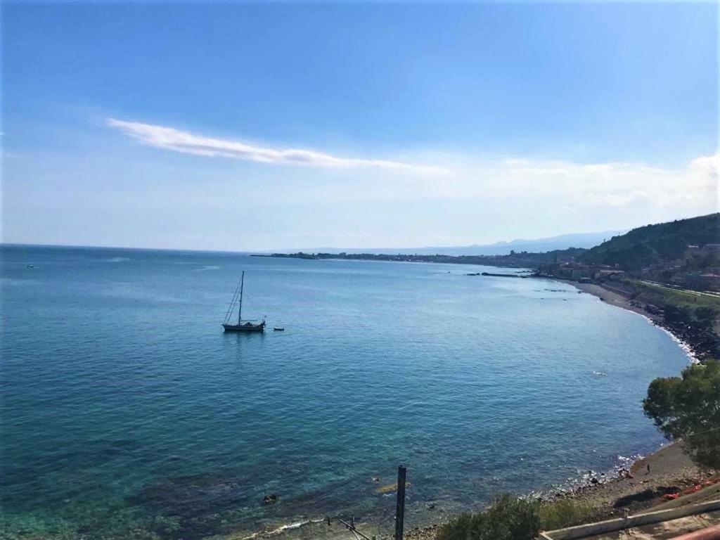 Baia Di Atlantide Apartment Taormina Exterior photo